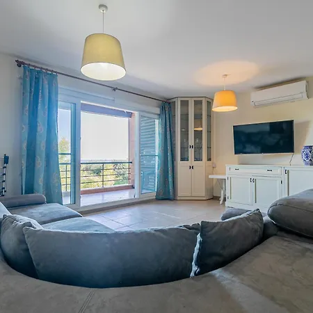 Exclusive In Thalassa Vokolidha